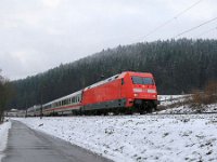 Bild 14  An einem der wenigen Wintertage im Januar 2015 in Heigenbrücken, rollte IC 2024 mit Zuglok 101 014 gleich am Einfahrtssignal vorbei, in den Bahnhof hinein.