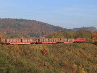 Bild 37  An einem schönen Spätherbst-Tag im Oktober 2015 – Ein gemischter Güterzug mit 155 037 fährt beim Hainer-Viadukt über den „Damm“ auf dem weiteren Weg zum Schwarzkopftunnel.