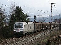 Bild 4  Am 03.01.2007 bespannte die für Porsche werbende 182 004 einen langen Güterzug auf der Spessartrampe talwärts – vor dem Bahnhof Laufach, passierte der Zug das Einfahrtssignal.