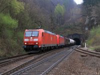 Bild 61  Der in die Jahre gekommene von 1851 bis 1854 errichtete 926 m lange Schwarzkopftunnel im April 2017.  Ab 15. Juni 2017 hat dieser ausgedient, und die Züge fahren dann über eine flachere Neubaustrecke mit vier Tunnels.